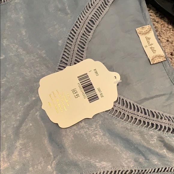 🌸 2/30 NWT Altar’d State Baby Blue Blouse 🌸 - Picture 4 of 5